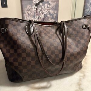 - Authentic LV Neverfull Bag …USED